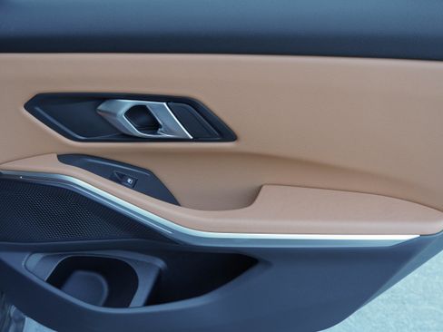 Certified 2025 BMW 330i Sedan RWD image 32