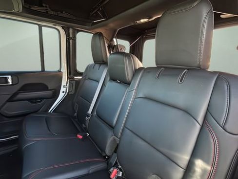 Used 2024 Jeep Wrangler Unlimited Rubicon w/ XTREMEE 35" Tire Package image 18