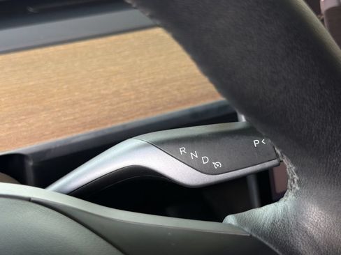 Used 2024 Tesla Model Y Long Range AWD/4WD image 23