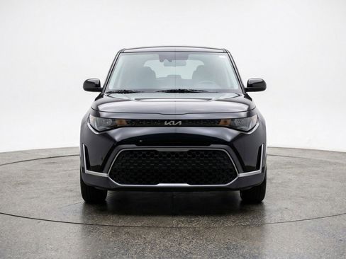 Used 2025 Kia Soul LX w/ LX Technology Package FWD image 2