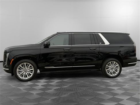 Used 2025 Cadillac Escalade ESV Premium Luxury image 2
