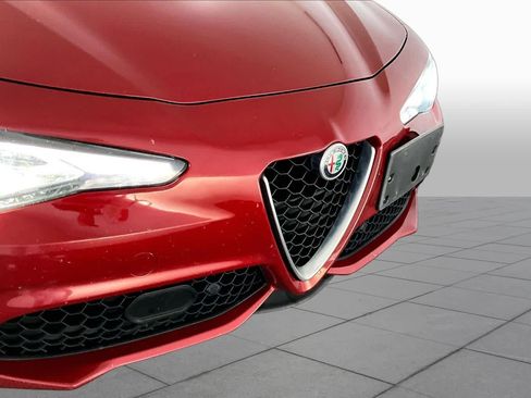 Used 2018 Alfa Romeo Giulia Ti Sport w/ Quick Order Package 22S Sport AWD/4WD image 29