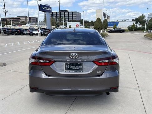 Used 2022 Toyota Camry LE image 6