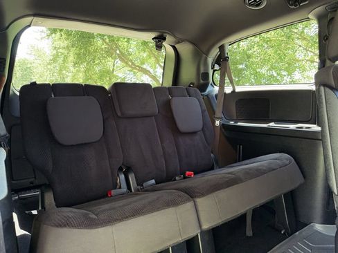 Used 2018 Dodge Grand Caravan SE FWD image 32