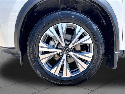 Certified 2023 Nissan Rogue SV FWD image 11