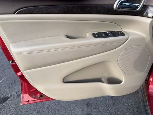 Used 2012 Jeep Grand Cherokee Laredo image 10