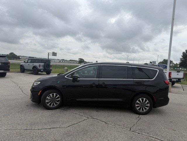 Used 2025 Chrysler Pacifica Select FWD image 6