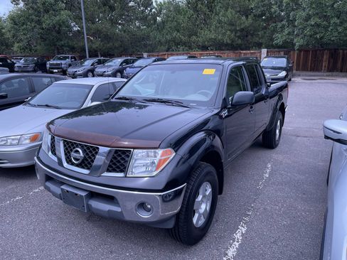 Used 2008 Nissan Frontier SE w/ SE Value Truck Pkg AWD/4WD image 2