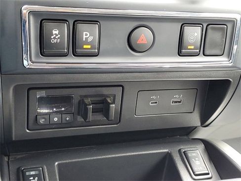 Certified 2024 Nissan Titan SV w/ SV Convenience Package image 18