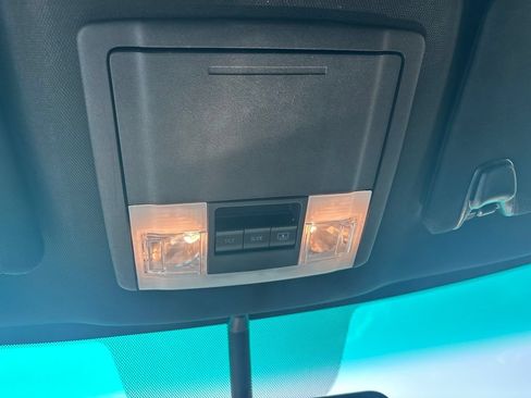 Used 2019 Ford Explorer XLT w/ Equipment Group 202A AWD/4WD image 32