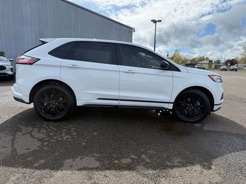 Used 2024 Ford Edge SE w/ Black Appearance Package image 8