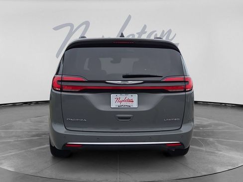 Used 2023 Chrysler Pacifica Limited FWD image 7