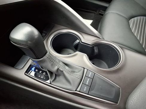 Used 2022 Toyota Camry SE image 27