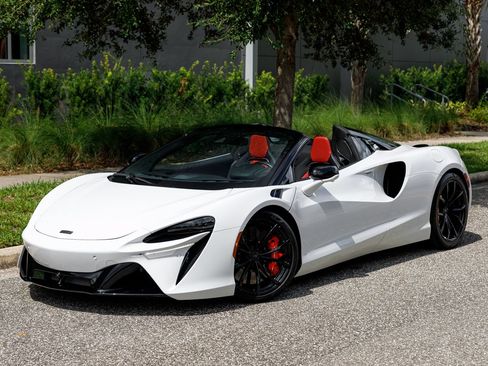 Used 2025 McLaren Artura Spider RWD image 35