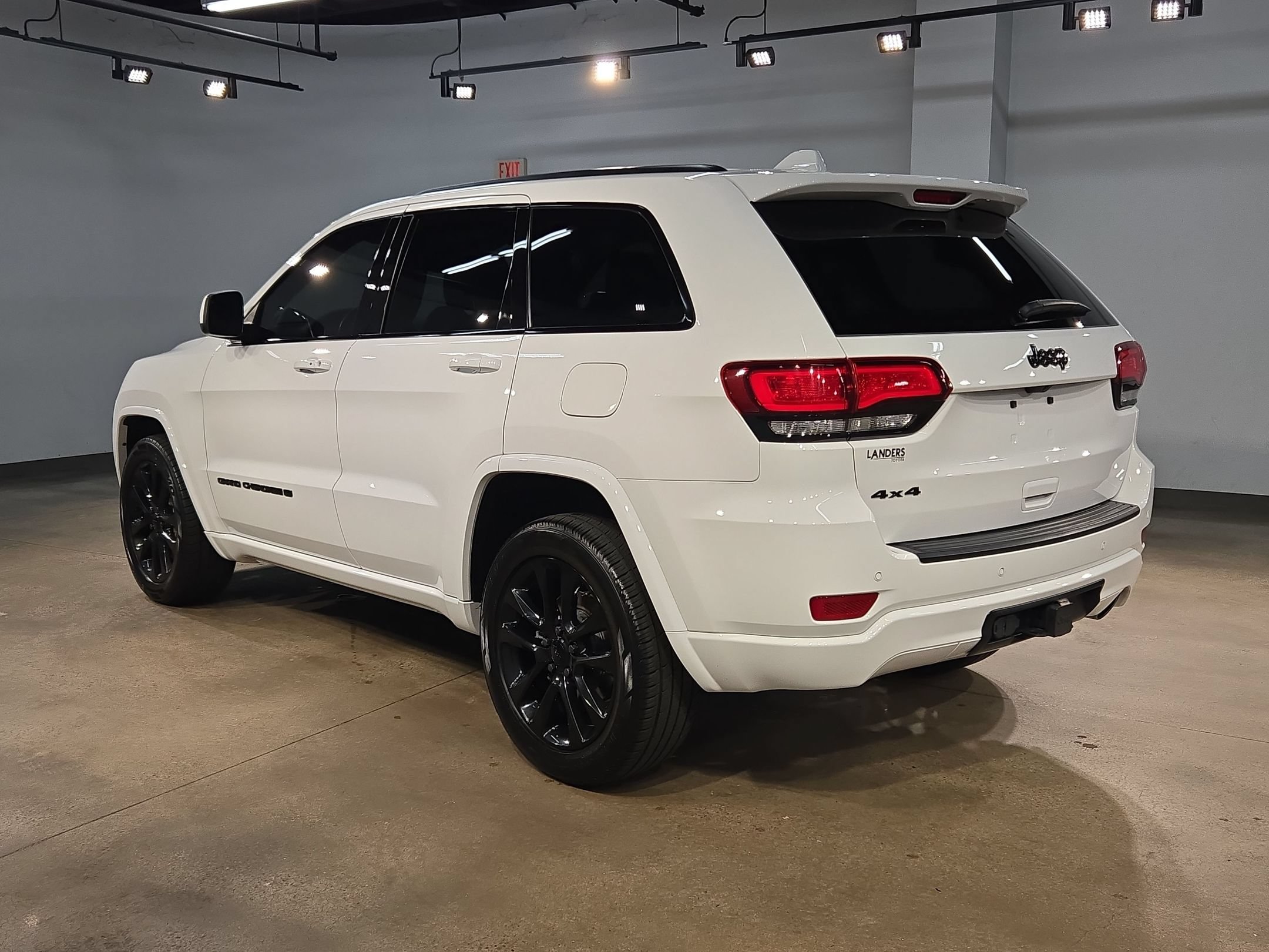 Used 2022 Jeep Grand Cherokee Laredo X AWD/4WD image 5