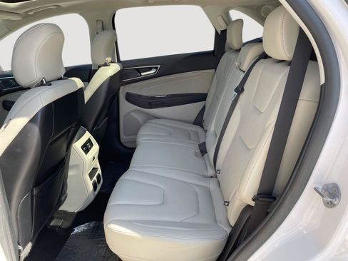 Used 2019 Ford Edge Titanium w/ Equipment Group 301A AWD/4WD image 26