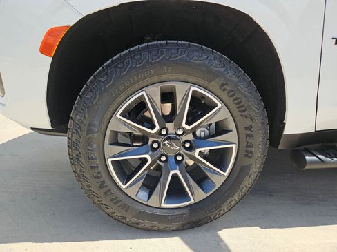 Certified 2024 Chevrolet Tahoe Z71 w/ Luxury Package image 31