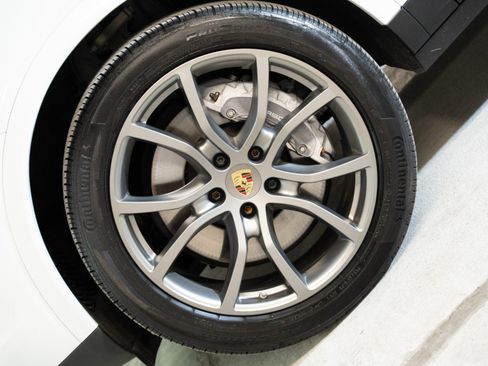 Certified 2023 Porsche Cayenne GTS AWD/4WD image 11
