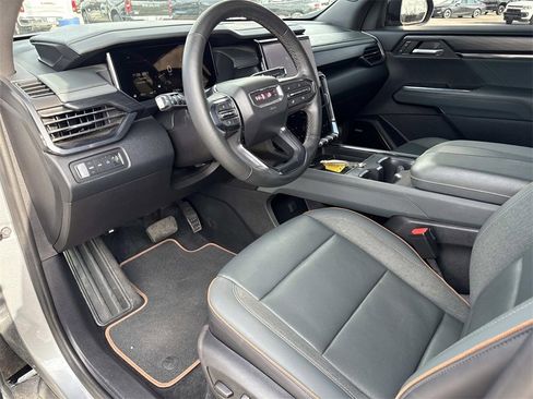 Used 2024 GMC Acadia AT4 w/ Luxury Package image 11