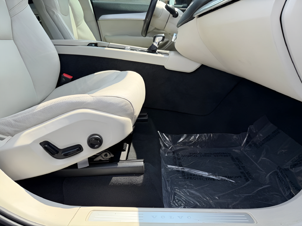 Used 2018 Volvo XC90 T5 Momentum w/ Convenience Package AWD/4WD image 31