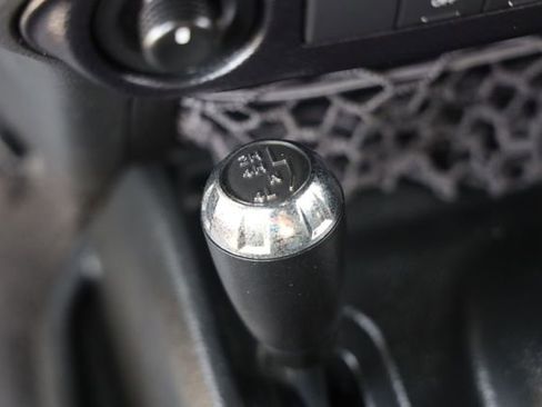 Used 2016 Jeep Wrangler Unlimited Rubicon w/ Connectivity Group AWD/4WD image 22