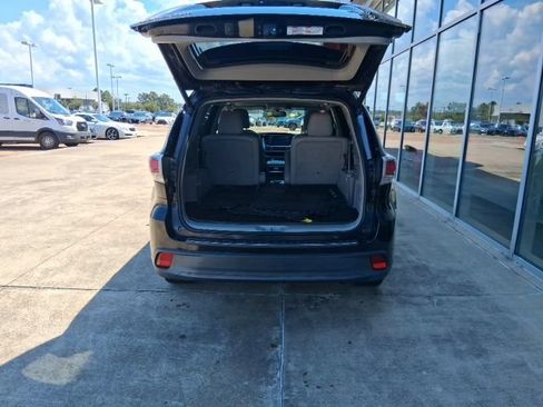 Used 2015 Toyota Highlander XLE FWD image 7