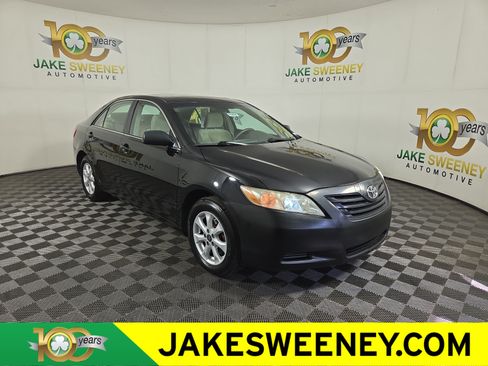 Used 2009 Toyota Camry LE FWD image 1