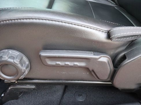 Used 2022 Jeep Wrangler Unlimited Sahara image 32