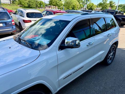 Used 2020 Jeep Grand Cherokee Overland AWD/4WD image 8