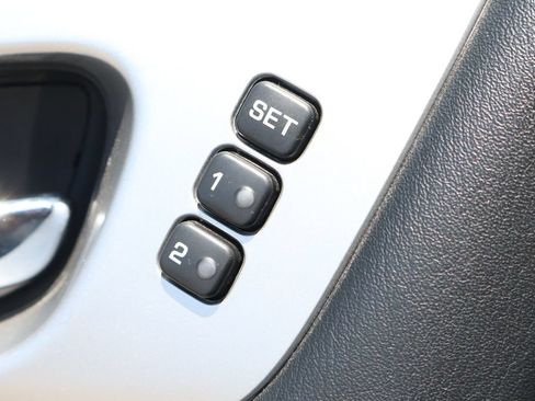 Used 2019 Nissan Pathfinder SL FWD image 18