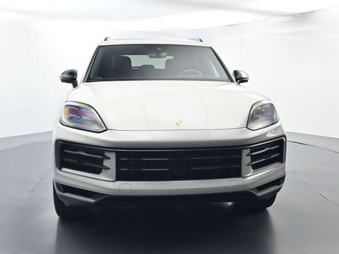 Certified 2025 Porsche Cayenne AWD/4WD image 18