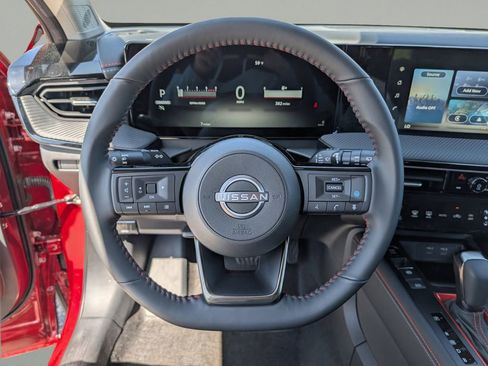 Used 2025 Nissan Kicks SR FWD image 23