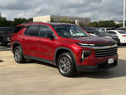 Used 2024 Chevrolet Traverse LT w/ LPO, Floor Liner Package image 3