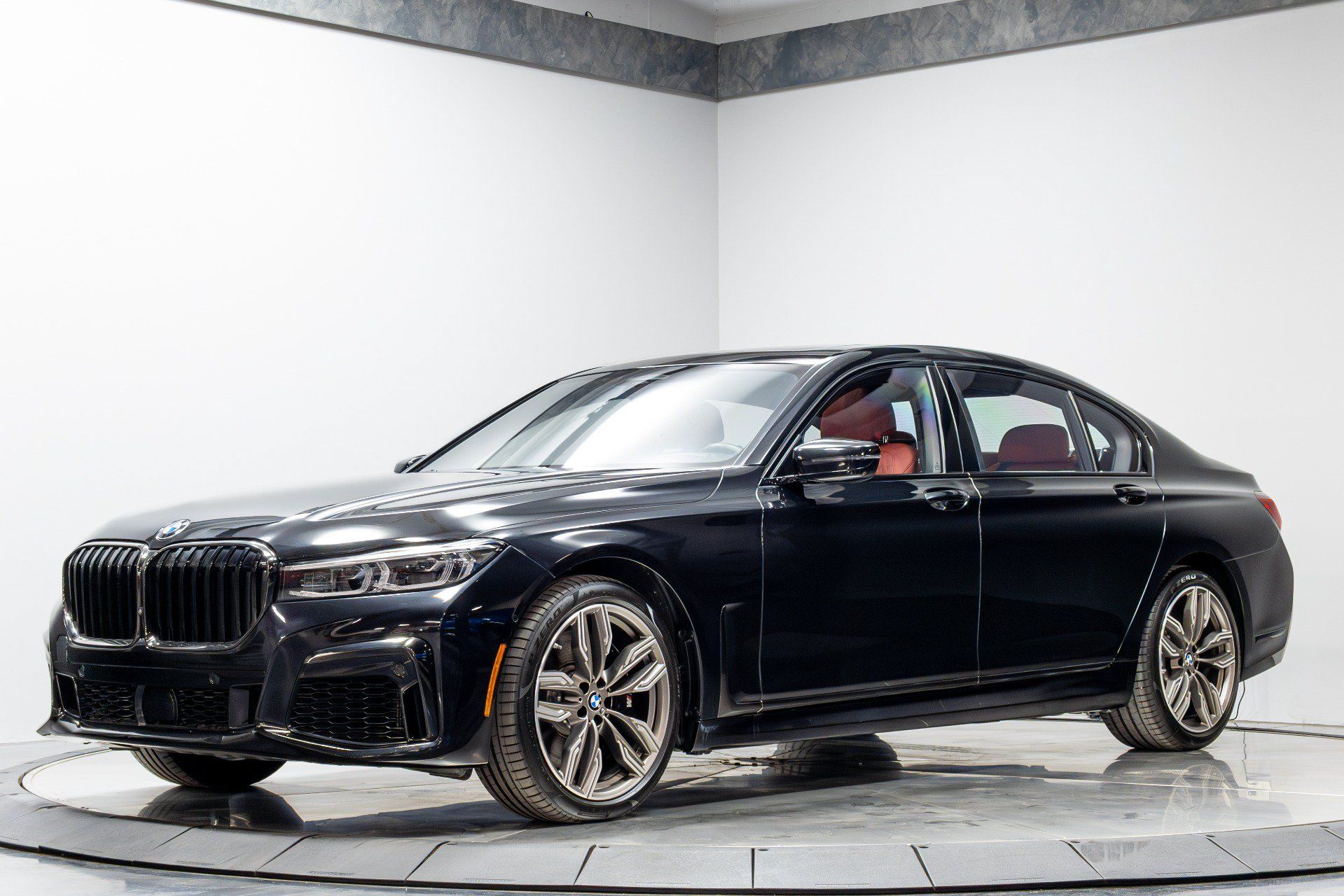 Used 2022 BMW M760i xDrive AWD/4WD image 2