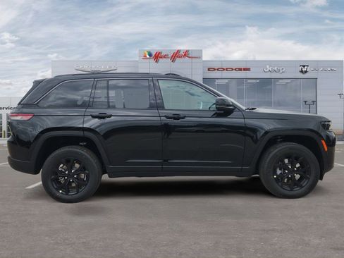New 2026 Jeep Grand Cherokee Altitude image 6