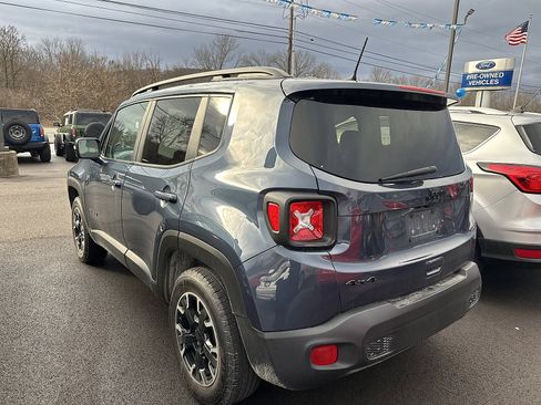 Used 2023 Jeep Renegade Latitude image 4