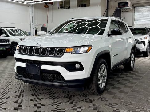 Used 2025 Jeep Compass Latitude AWD/4WD image 1