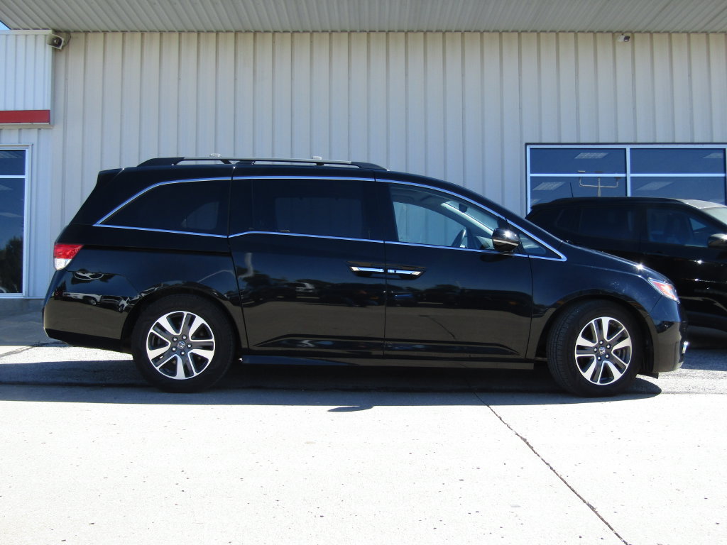 Used 2016 Honda Odyssey Touring Elite image 2