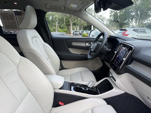 Certified 2023 Volvo XC40 B5 Plus w/ Protection Package Premier AWD/4WD image 33