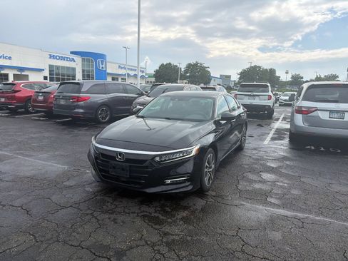 Used 2019 Honda Accord Touring image 4