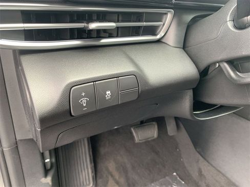 New 2025 Hyundai Elantra SEL image 14