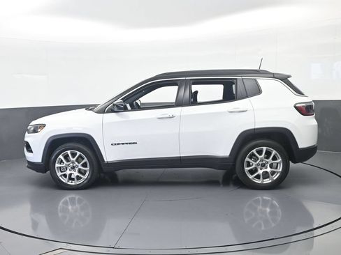 Used 2025 Jeep Compass Limited AWD/4WD image 3