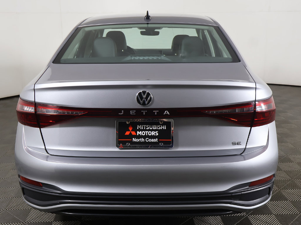 Used 2025 Volkswagen Jetta SE FWD image 11