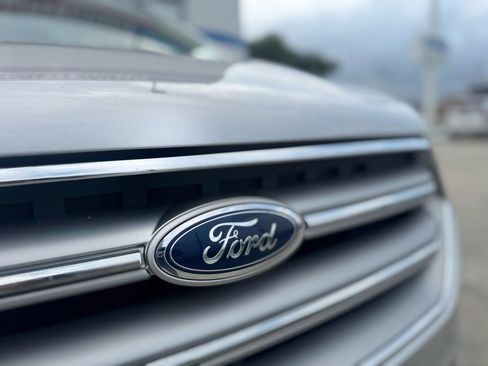 Used 2017 Ford Escape SE w/ Equipment Group 201A FWD image 9