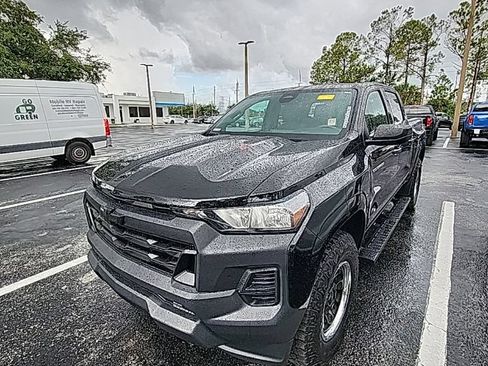 Used 2025 Chevrolet Colorado W/T w/ Advanced Trailering Package AWD/4WD image 1