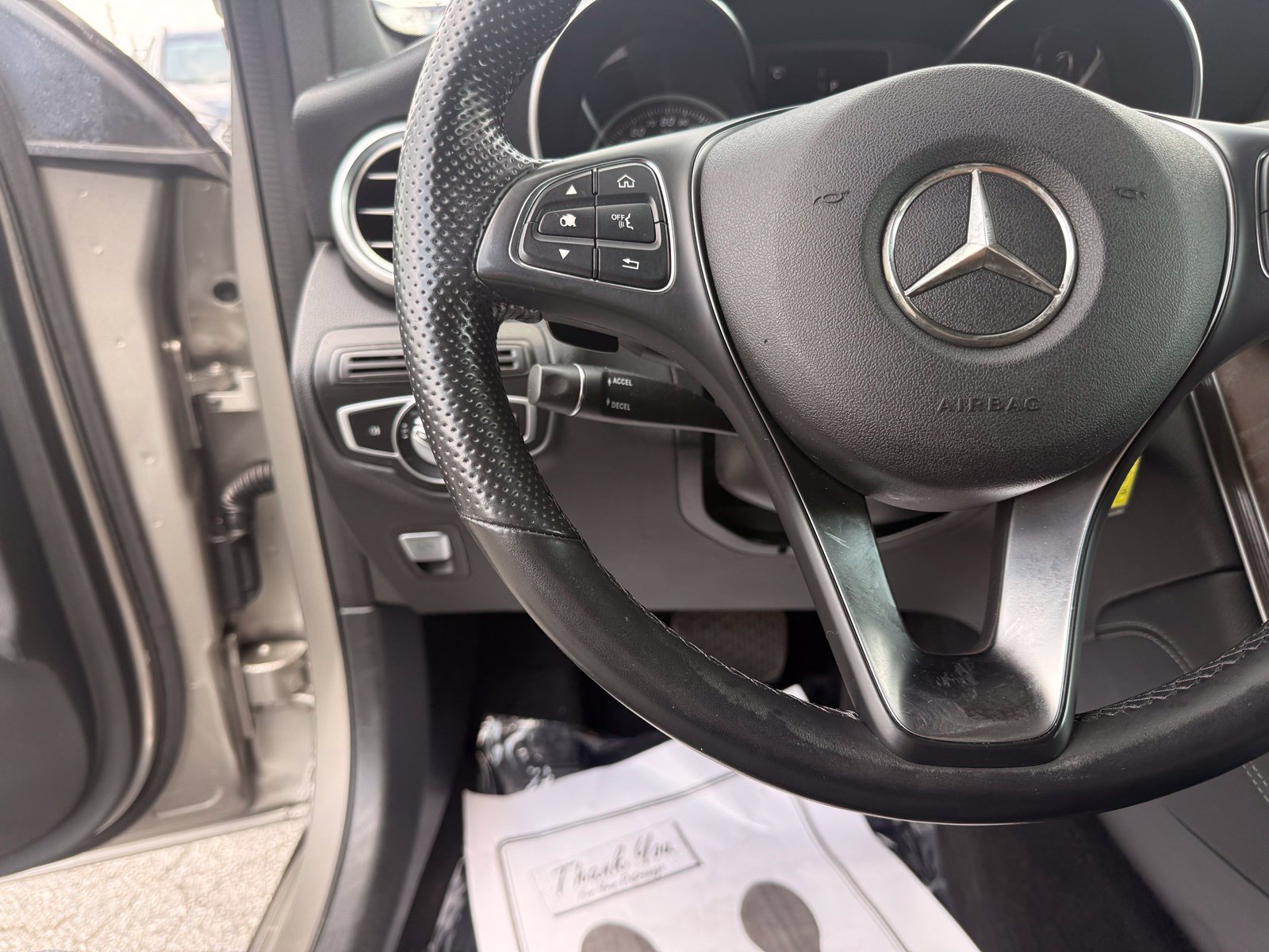 Used 2019 Mercedes-Benz GLC 300 4MATIC w/ Premium Package image 17