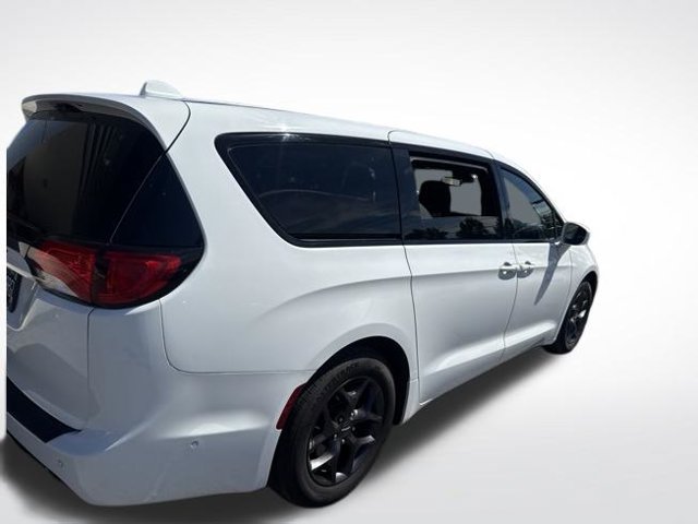 Used 2019 Chrysler Pacifica Touring Plus w/ Advanced Safetytec Group FWD image 2