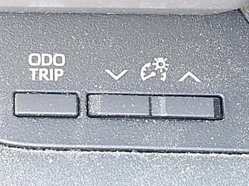 Used 2021 Toyota Highlander LE image 19