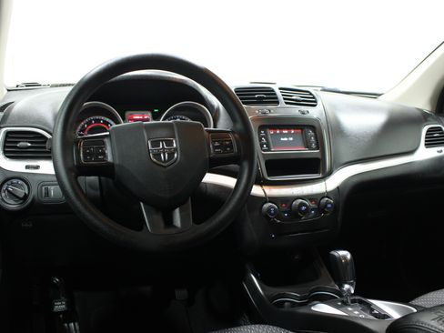 Used 2018 Dodge Journey SE w/ Blacktop Package FWD image 2