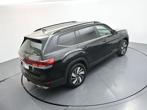 Used 2025 Volkswagen Atlas SE image 29